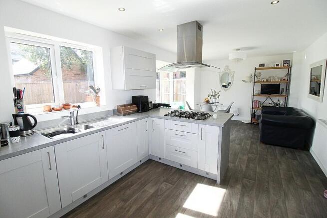 4 bed Detached for sale Image 5