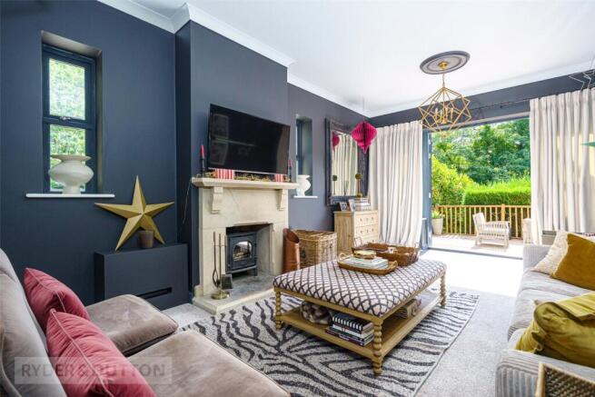 5 bed Detached for sale Image 9