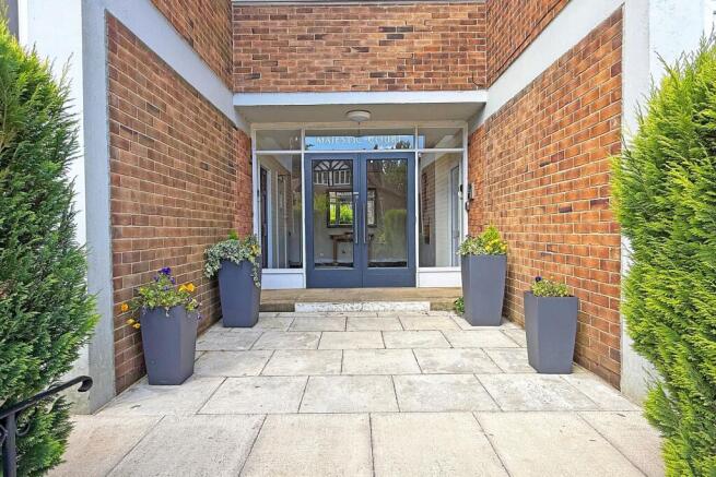 2 bed Flat for sale Image 9