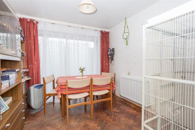 23 Willoughbys Walk Dining Room.jpg