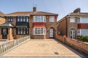 11, Westleigh Gardens, Edgware HA8 5SQ