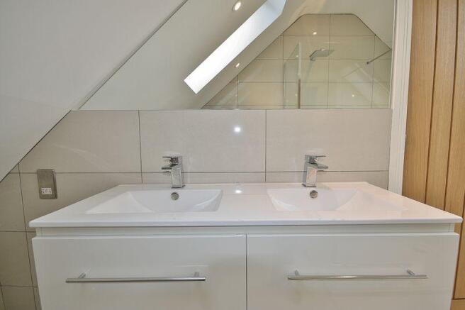 Ensuite to Bed...