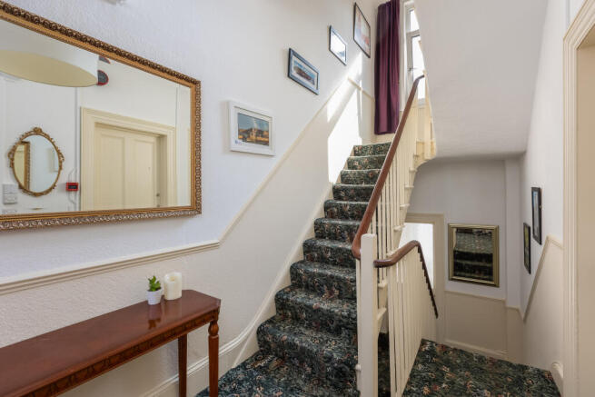 6 bed Town House for sale Image 9