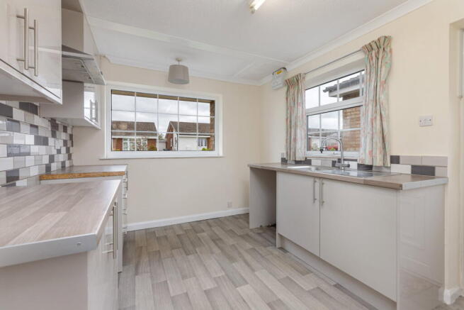 2 bed Detached Bungalow for sale Image 6