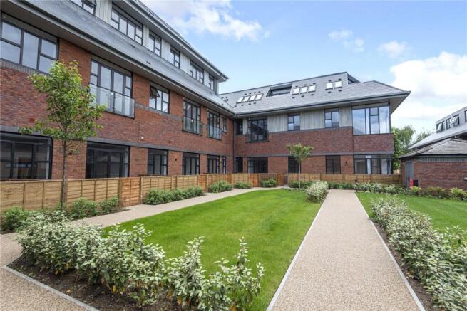 1-bed flat on Albert Drive, Woking, GU21, £225,000