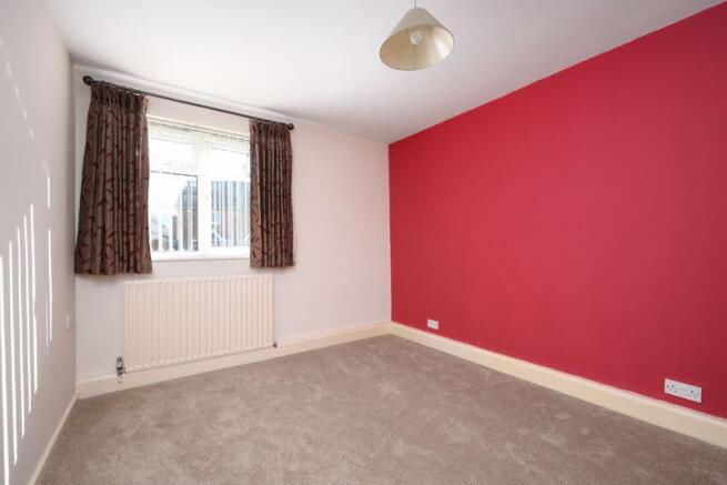 Kilsha Road, Walton-On-Thames photo 4