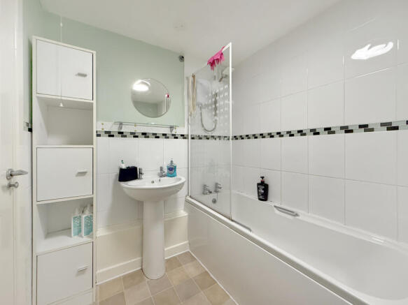 2 bed Apartment for sale Image 12