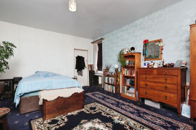 4 bed Semi-Detached for sale Image 4