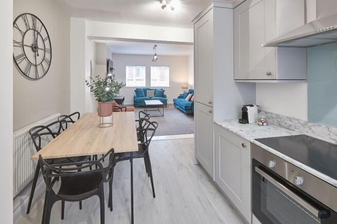 3 bed Apartment for sale Image 6
