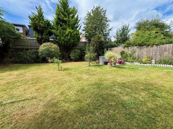 2 bed Flat for sale Image 11