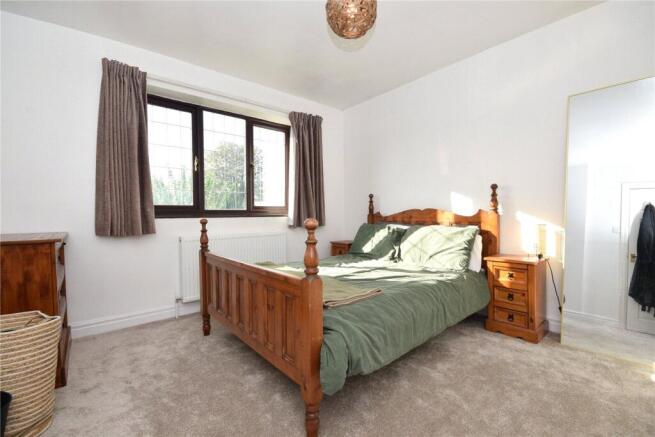 4 bed Semi-Detached for sale Image 7