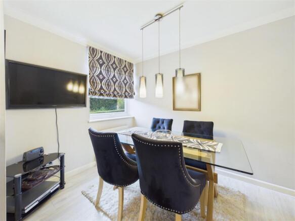 2 bed Flat for sale Image 6