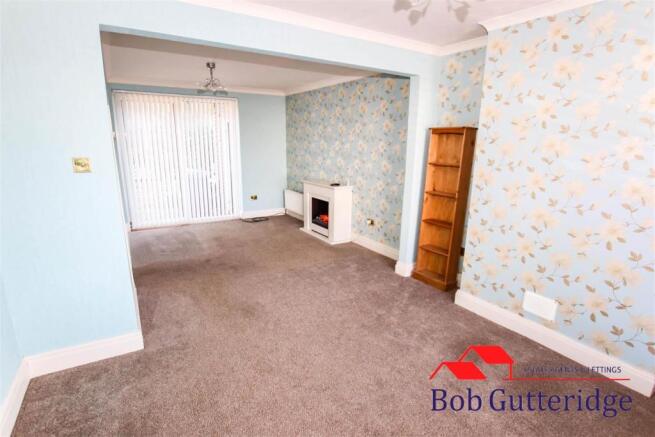 BAY FRONTED THROUGH LOUNGE / DINER