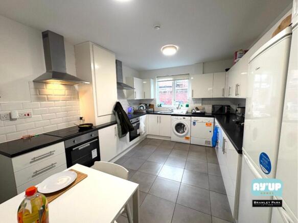 1 bed House Share to rent Image 4