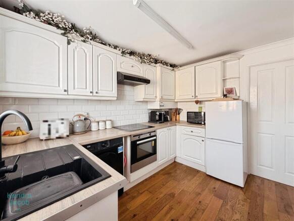 2 bed Semi-Detached for sale Image 4