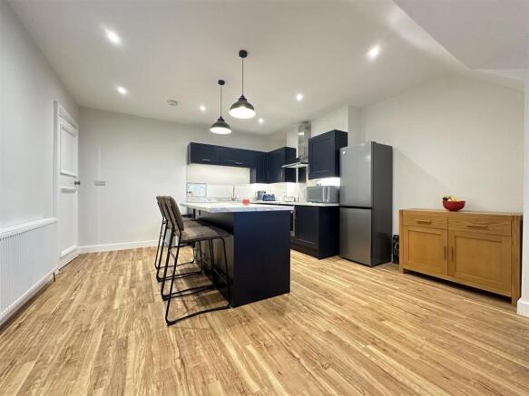5 bed Apartment for sale Image 4