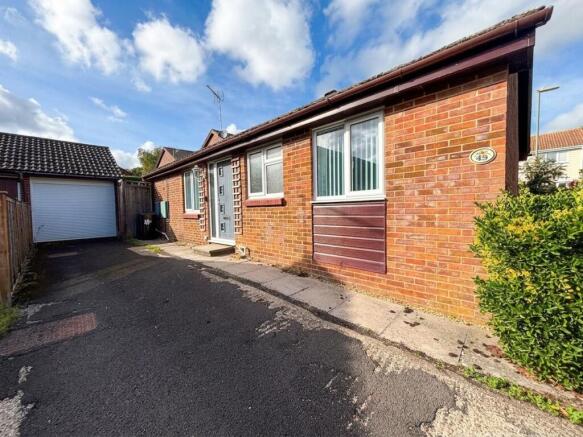 3-bed detached on Allenwater Drive, Fordingbridge, SP6, £330,000