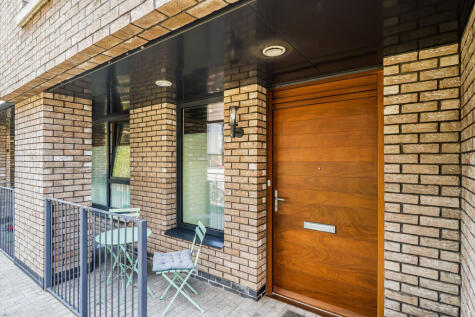 Gullivers Walk, Rotherhithe, London, SE8