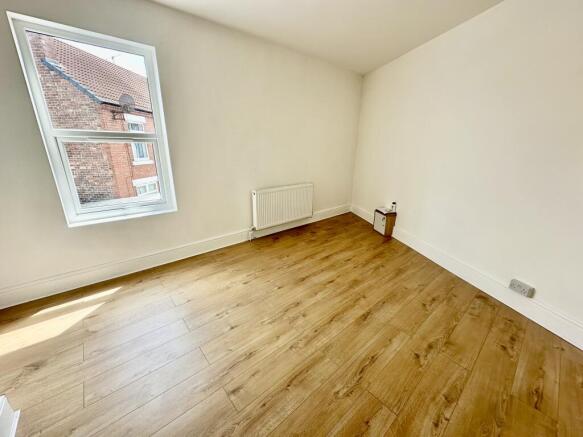 2 bed Apartment to rent Image 4