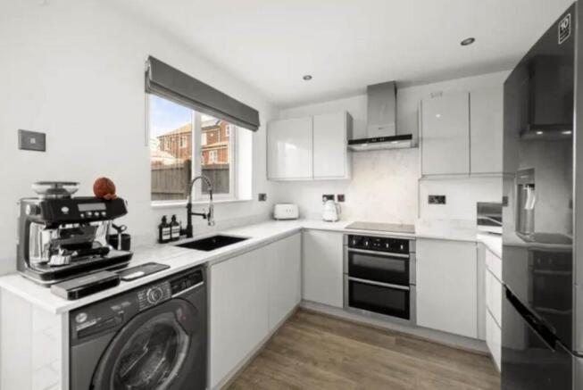 3 bed Town House for sale Image 9