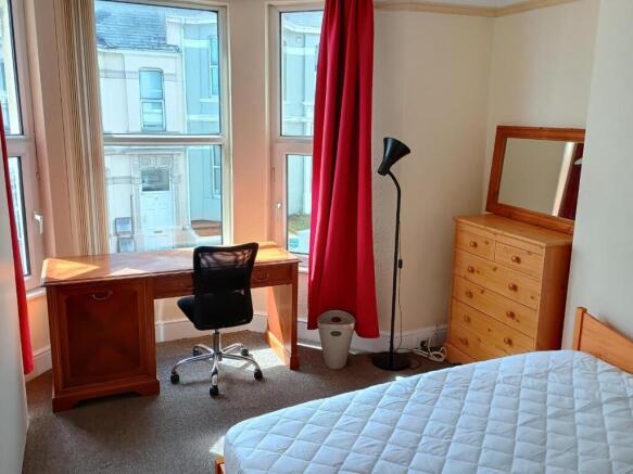 8 Sea View bedroom 1.jpg