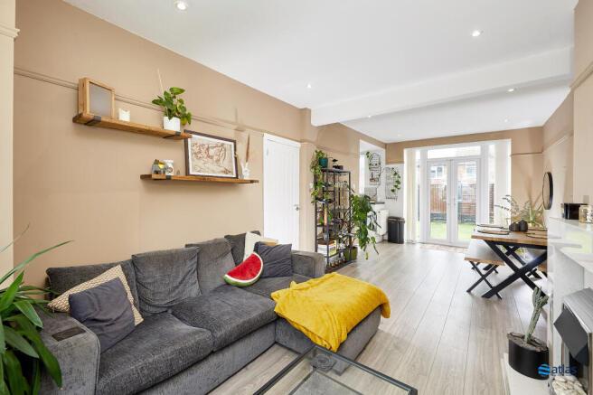 Lounge/Dining Area