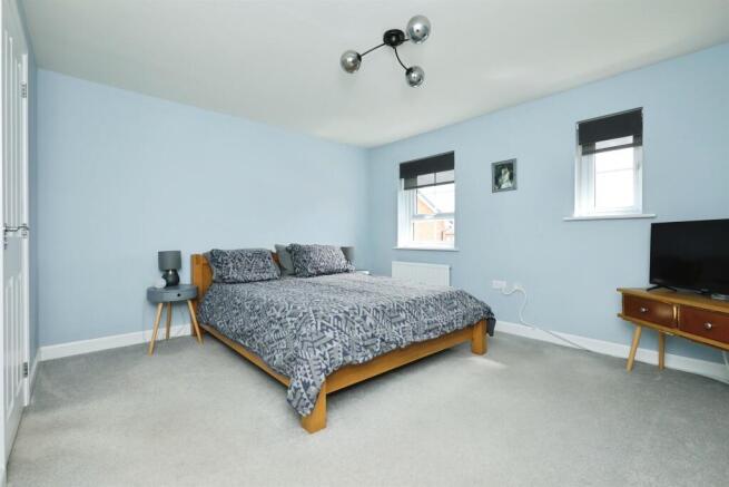 4 bed Detached for sale Image 8