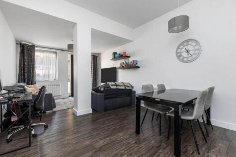 Skyline Apartments, 1 The Causeway
