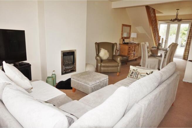 Lounge/Dining Room