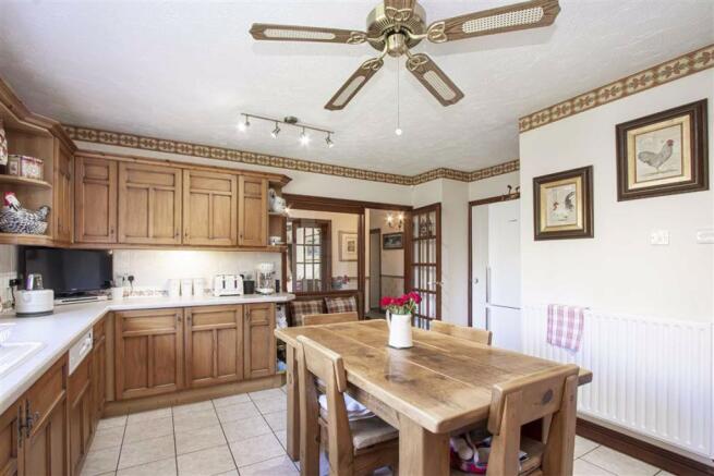 KITCHEN/BREAKFAST ROOM