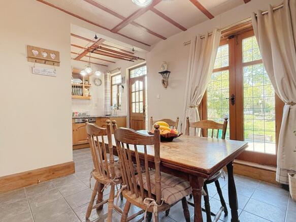 4 bed Detached for sale Image 12