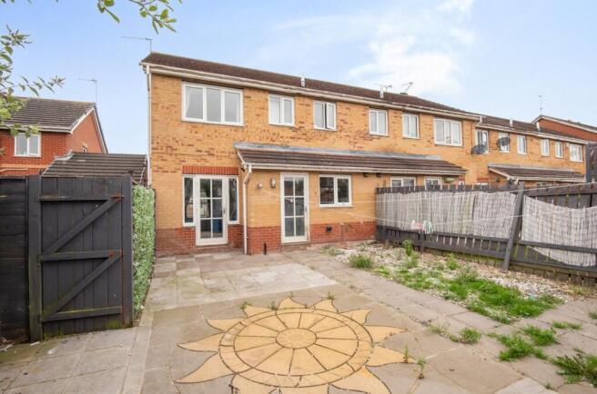 3 bed Semi-Detached to rent Image 12