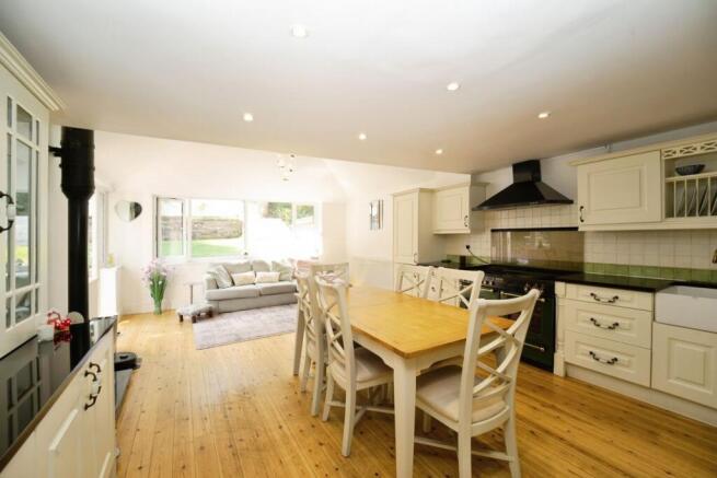 4 bed Detached for sale Image 4