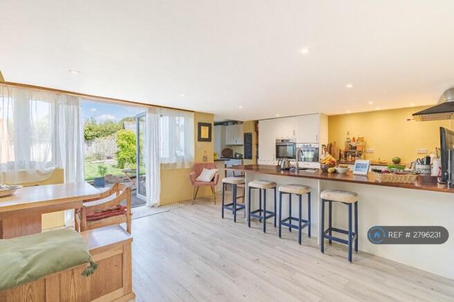 Kitchen Breakfast Bar.