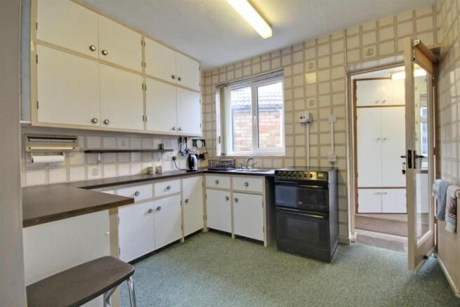 2 bed Semi-Detached Bungalow for sale Image 9