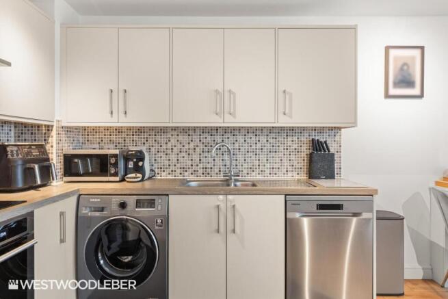 Waterfall Close, Hoddesdon | Ground Floor & Direct Access to Communal Gardens photo 4