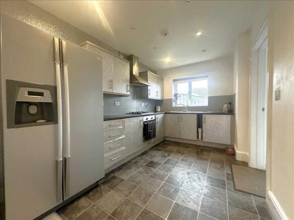 3 bed House for sale Image 10