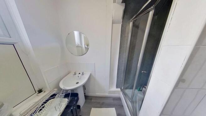 53a-Lenton-Boulevard-Bathroom-1