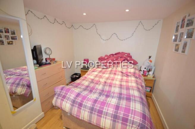 5 bed Terraced to rent Image 5