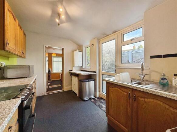 3 bed Terraced for sale Image 6