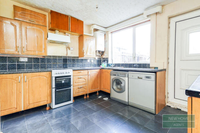 4 bed Semi-Detached for sale Image 2