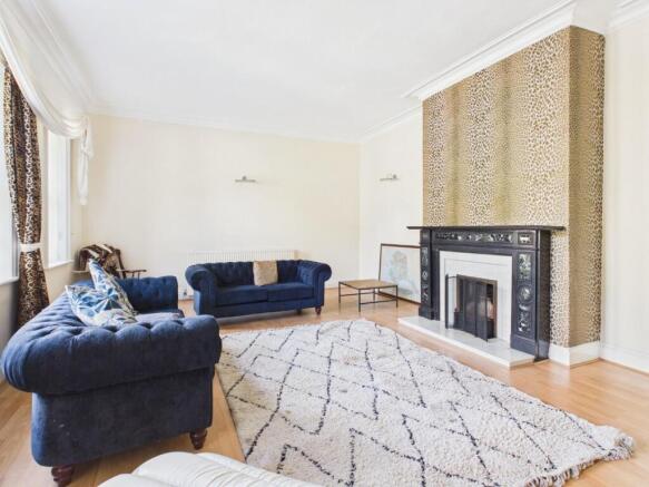 3 bed House to rent Image 4