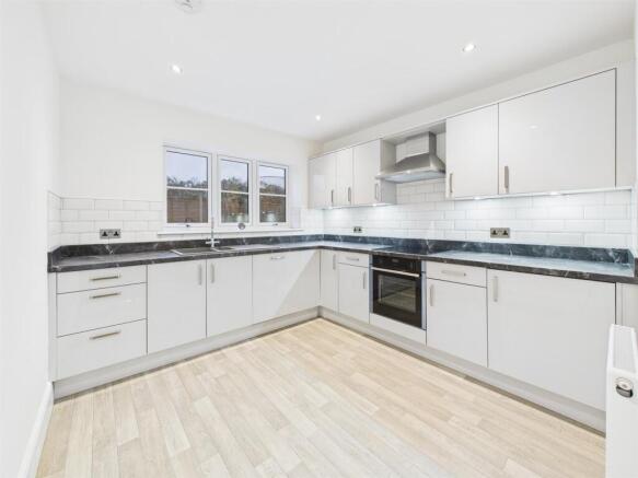 3 bed Detached Bungalow for sale Image 4