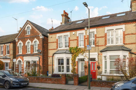 Carnarvon Road, Barnet, EN5