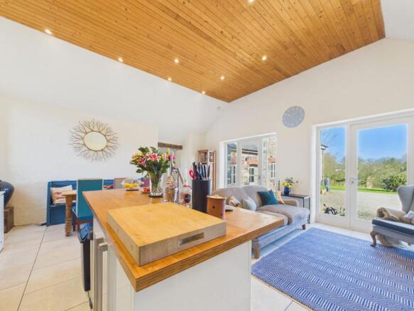 Kitchen / Dining Area