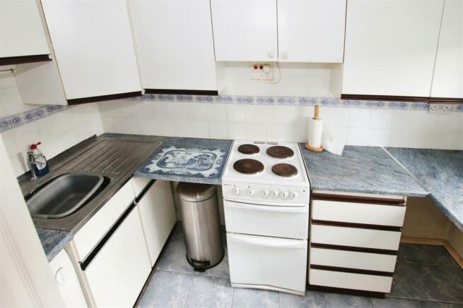 FITTED KITCHEN