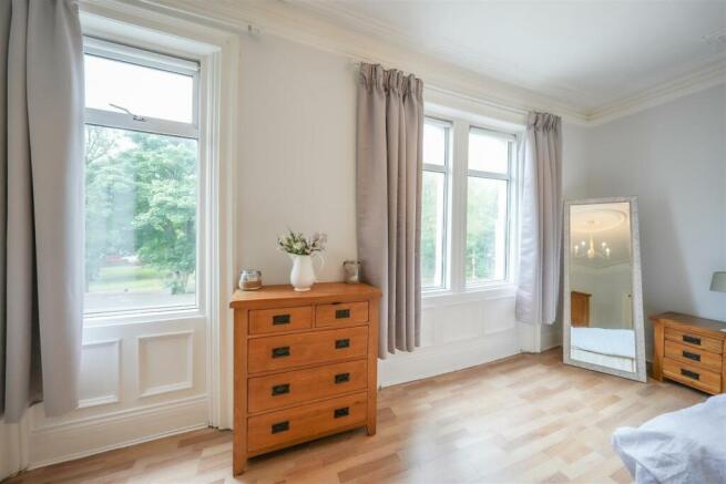 MAIN BEDROOM