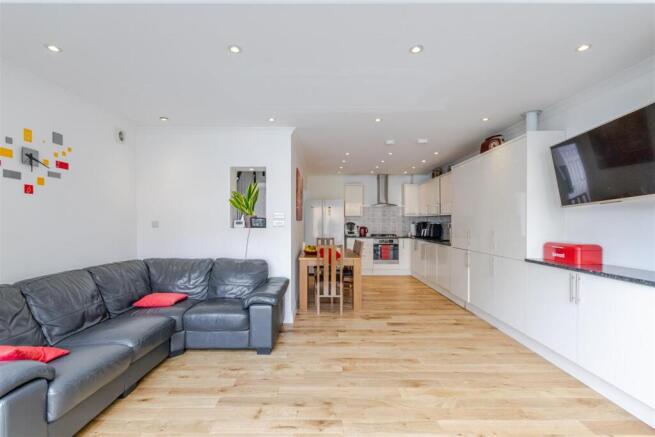 Living area/kitchen