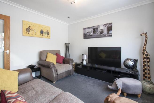 Living Room3.jpg
