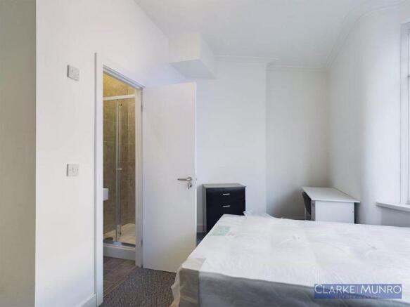 1 bed Town House to rent Image 12